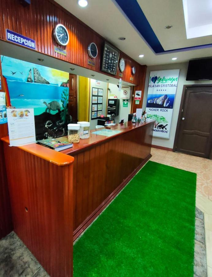 Hotel Los Algarrobos Puerto Baquerizo Moreno Kültér fotó