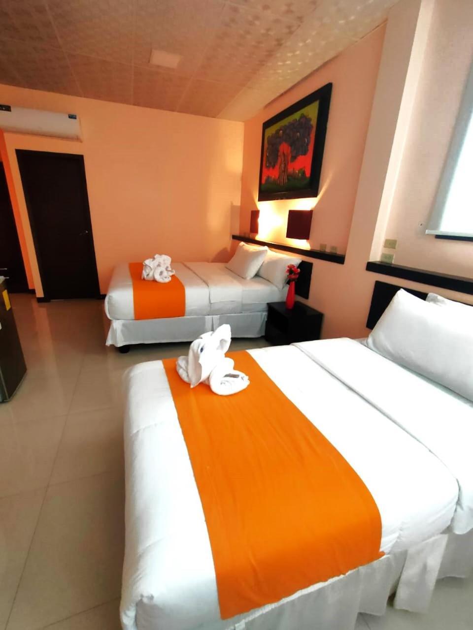 Hotel Los Algarrobos Puerto Baquerizo Moreno Kültér fotó