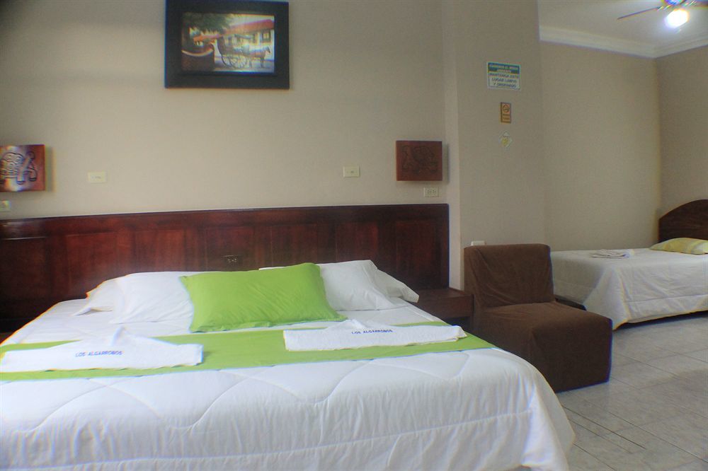 Hotel Los Algarrobos Puerto Baquerizo Moreno Kültér fotó