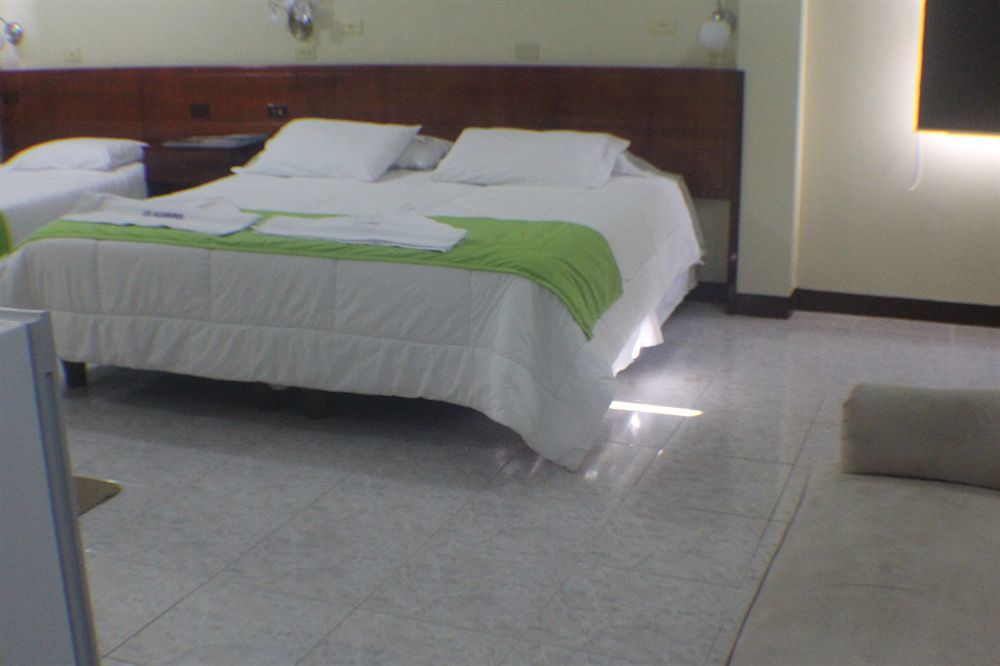 Hotel Los Algarrobos Puerto Baquerizo Moreno Kültér fotó