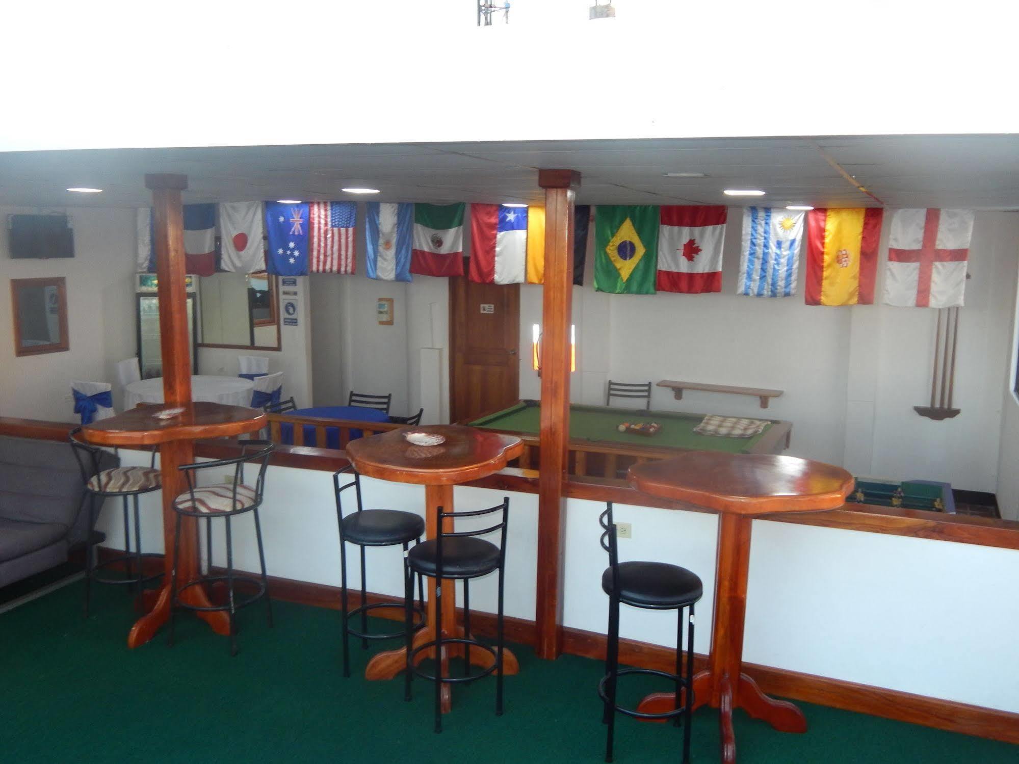 Hotel Los Algarrobos Puerto Baquerizo Moreno Kültér fotó