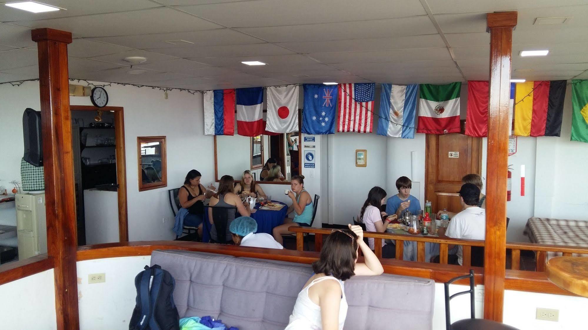Hotel Los Algarrobos Puerto Baquerizo Moreno Kültér fotó