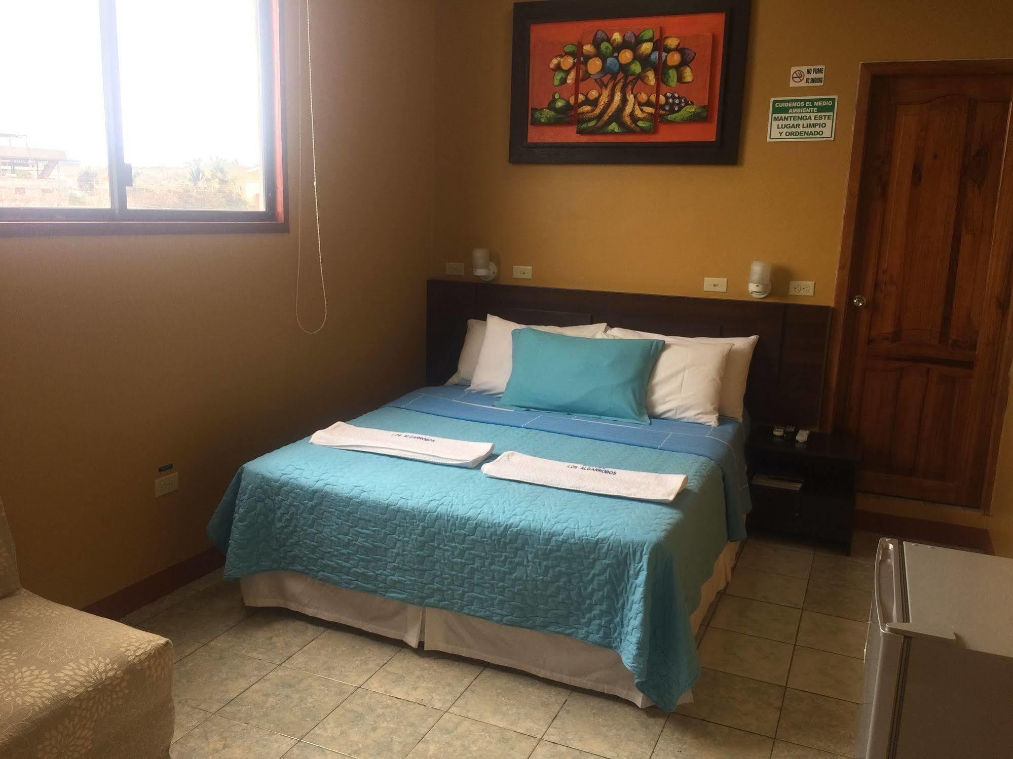 Hotel Los Algarrobos Puerto Baquerizo Moreno Kültér fotó