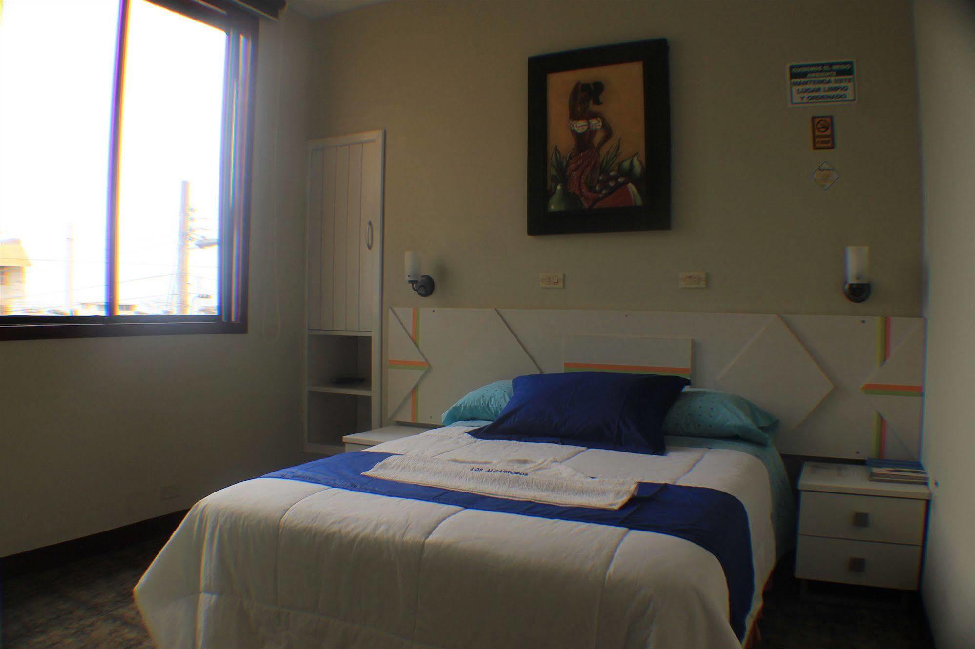 Hotel Los Algarrobos Puerto Baquerizo Moreno Kültér fotó
