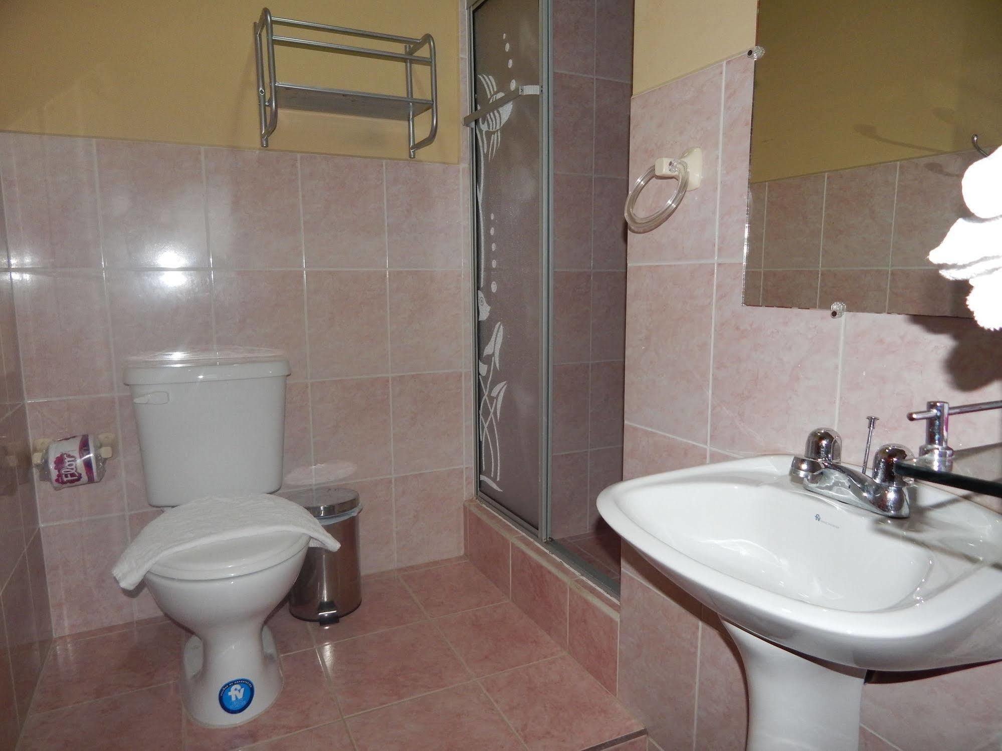 Hotel Los Algarrobos Puerto Baquerizo Moreno Kültér fotó