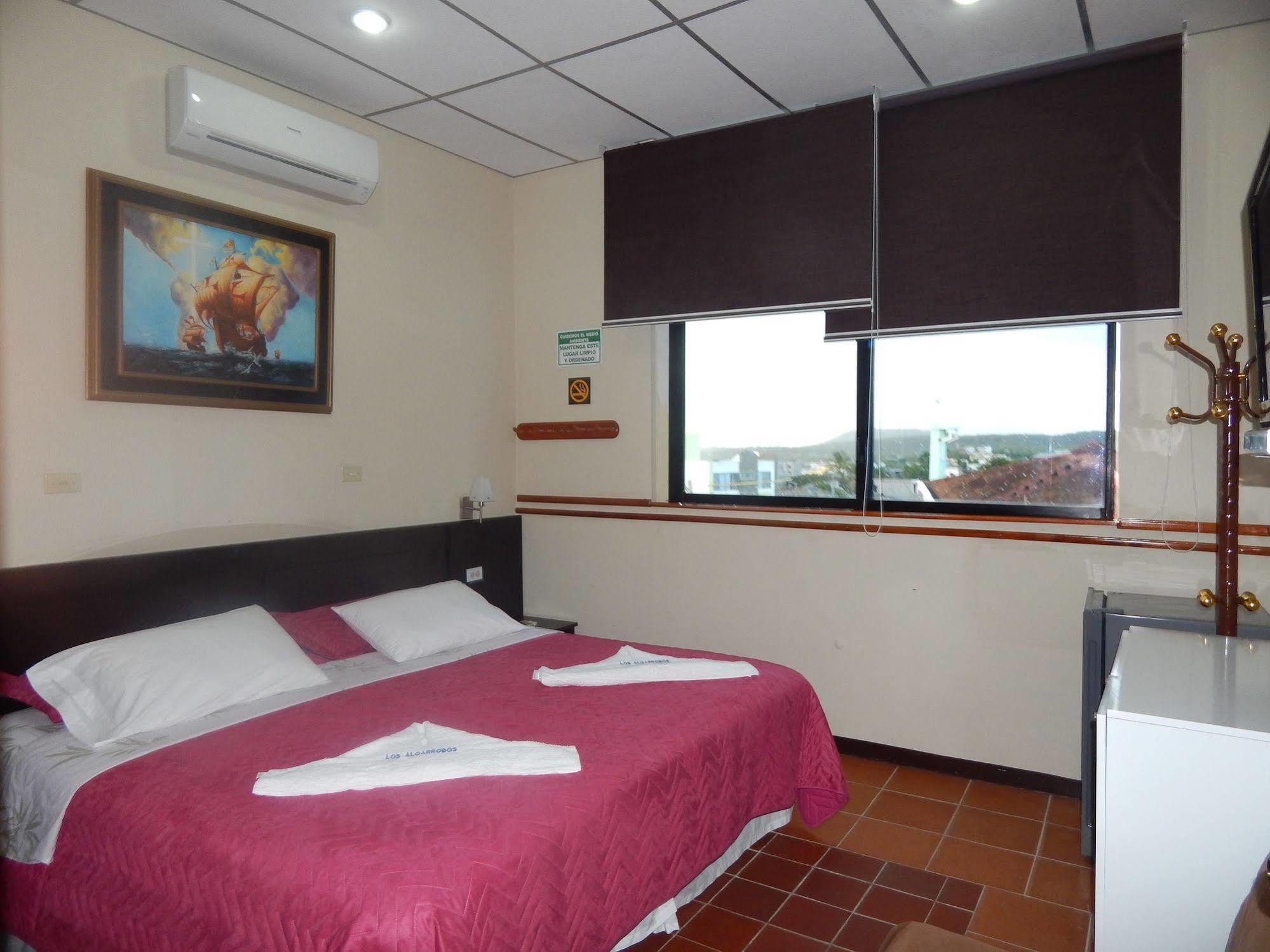 Hotel Los Algarrobos Puerto Baquerizo Moreno Kültér fotó