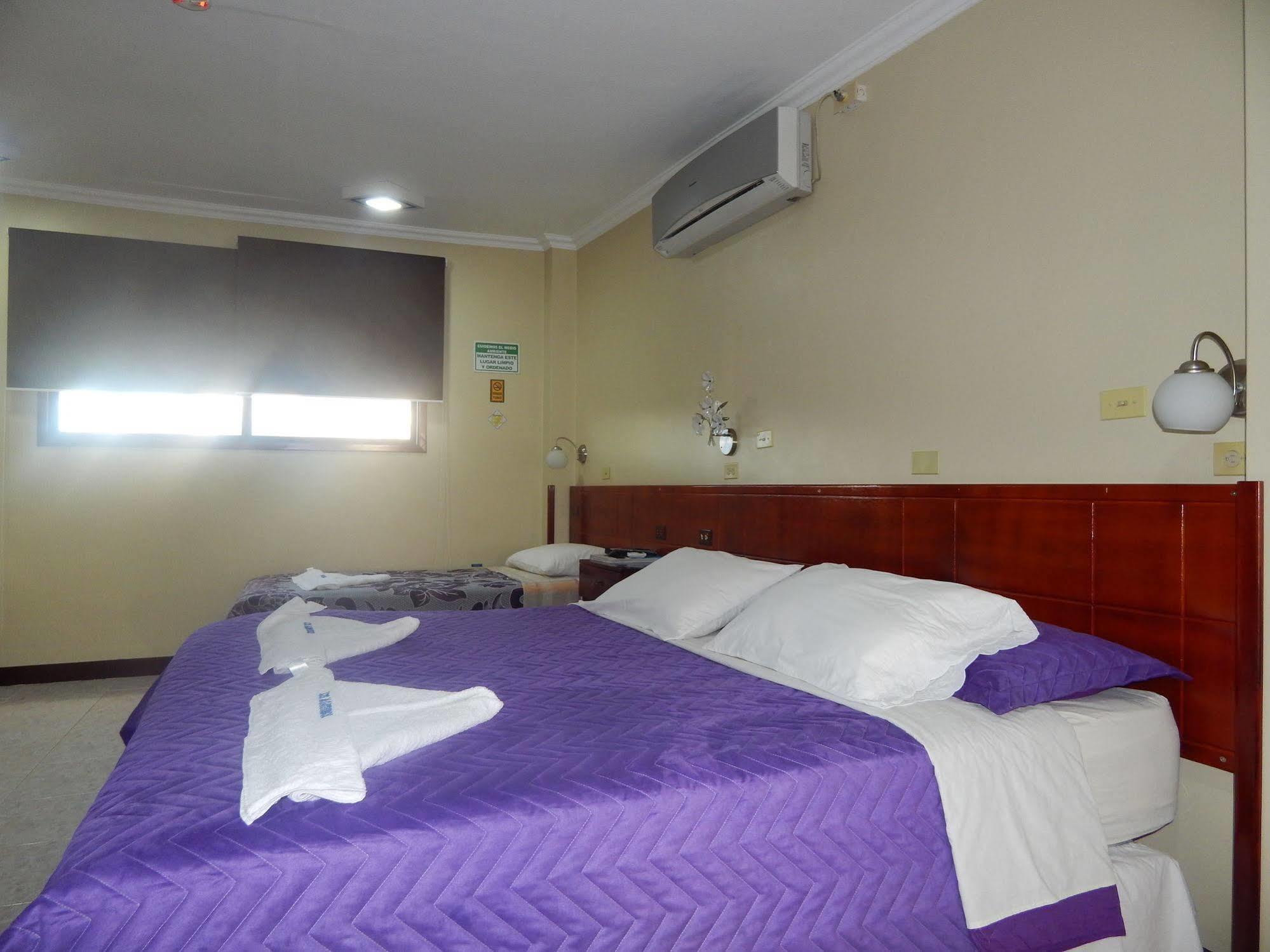 Hotel Los Algarrobos Puerto Baquerizo Moreno Kültér fotó