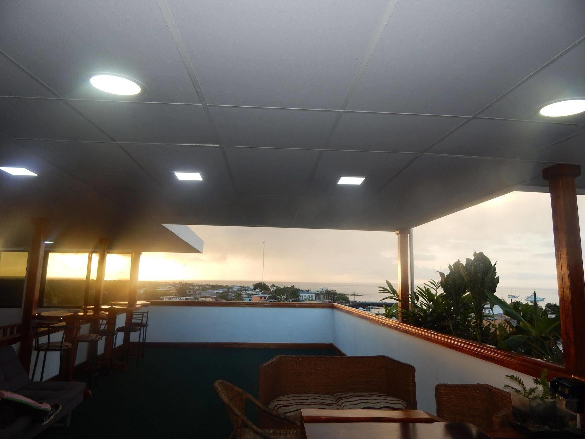 Hotel Los Algarrobos Puerto Baquerizo Moreno Kültér fotó