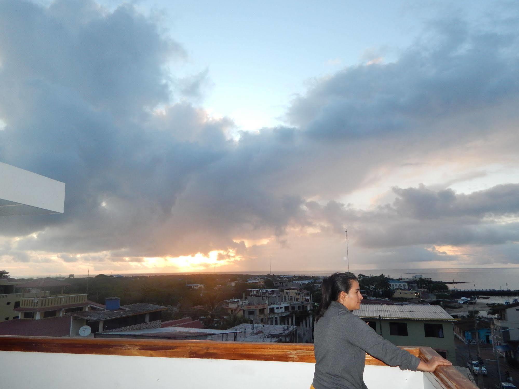 Hotel Los Algarrobos Puerto Baquerizo Moreno Kültér fotó