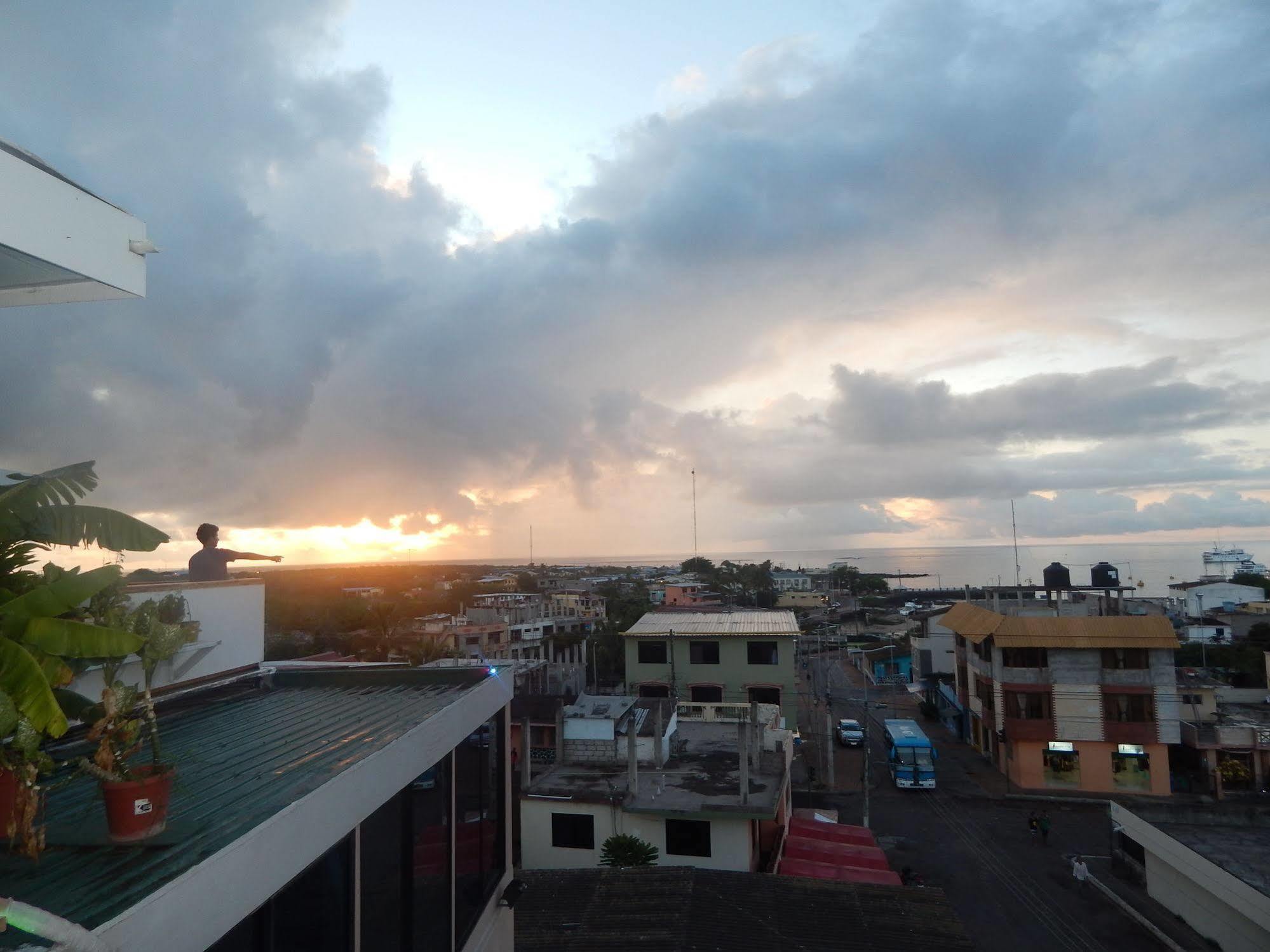 Hotel Los Algarrobos Puerto Baquerizo Moreno Kültér fotó