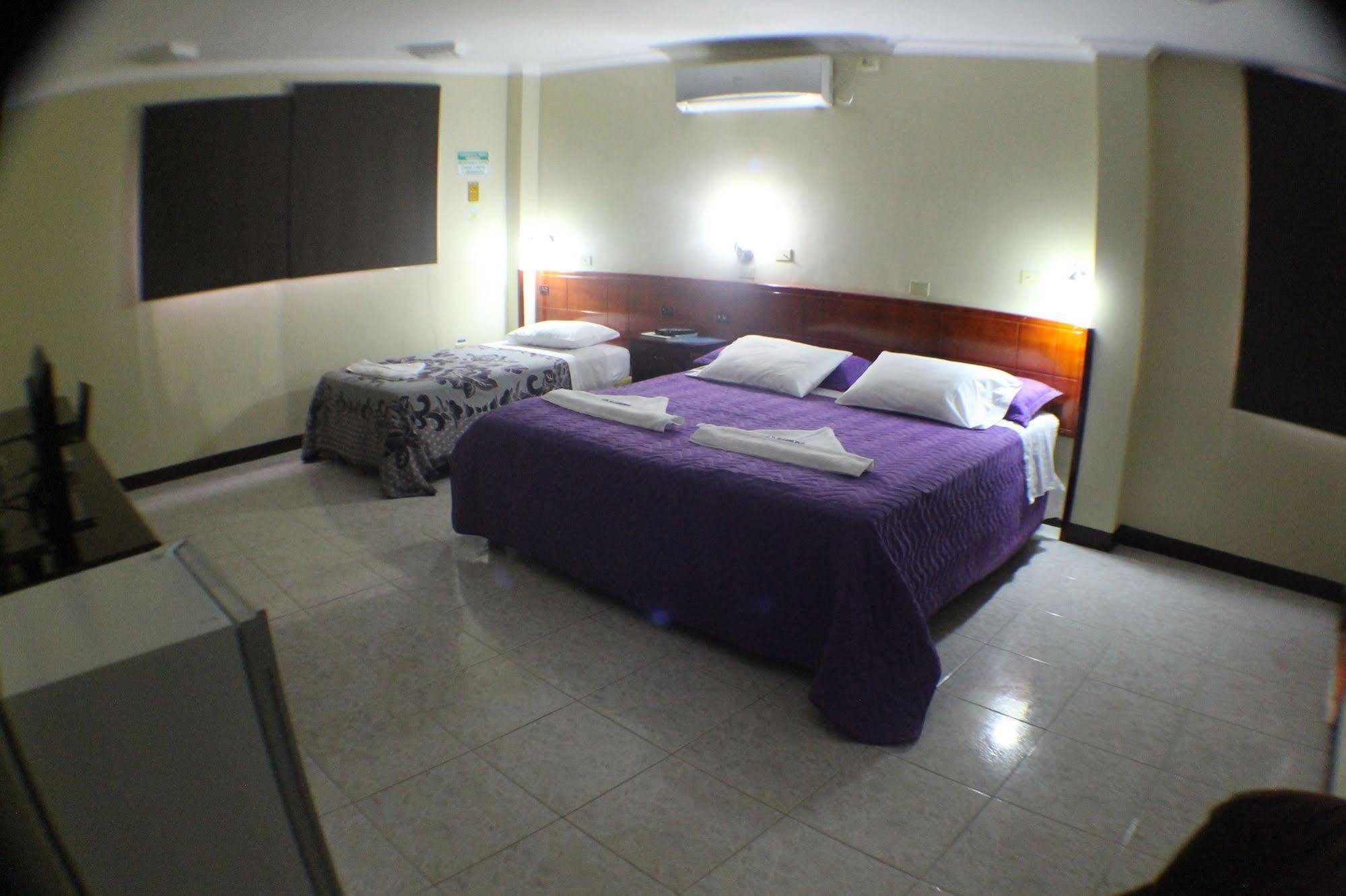 Hotel Los Algarrobos Puerto Baquerizo Moreno Kültér fotó